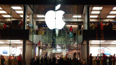 Fotografía externa de una icónica tienda de Apple